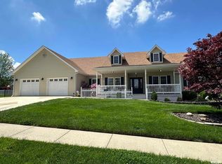 1 Warwick Ln, Mount Vernon, IL 62864