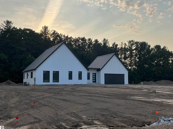 4141 Fireside Trl, Traverse City, MI 49685
