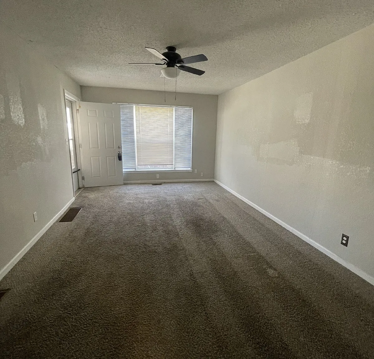 2 bed, 1.0 bath, 927 sqft, $850 — Photo 3