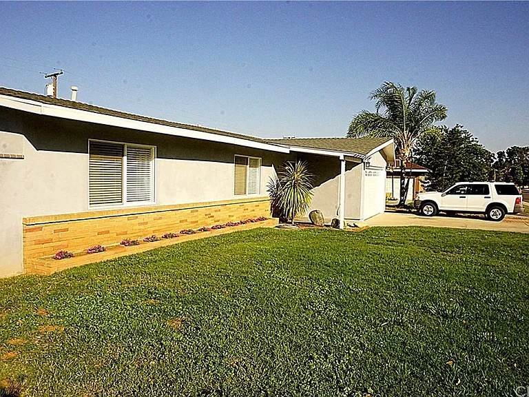 5277 Peacock Ln — Photo 2