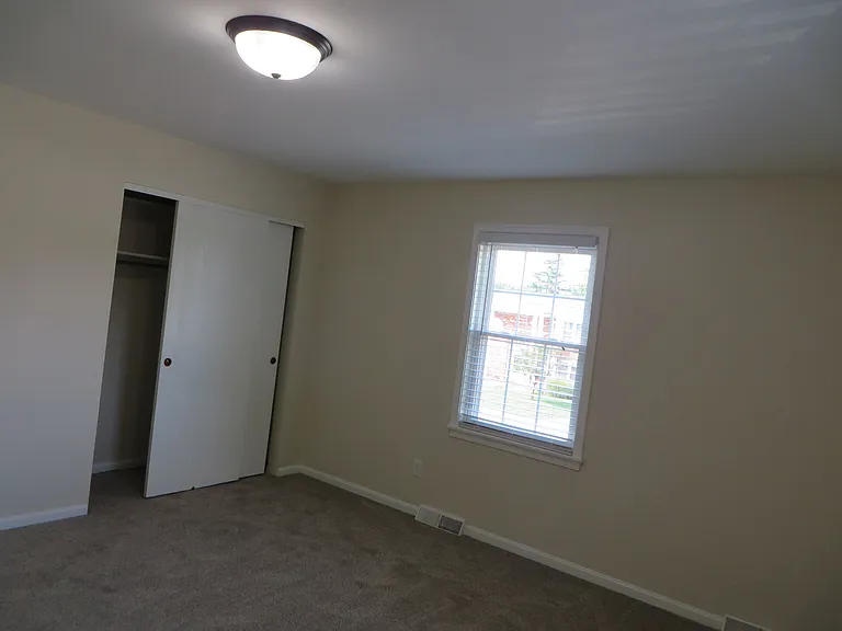 201 Applewood Dr — Photo 4