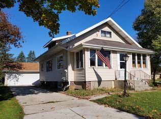 910 E Madison Ave, Cleveland, WI 53015