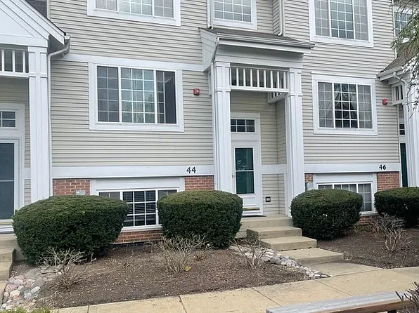 44 Cherbourg Ct, Wheeling, IL 60090