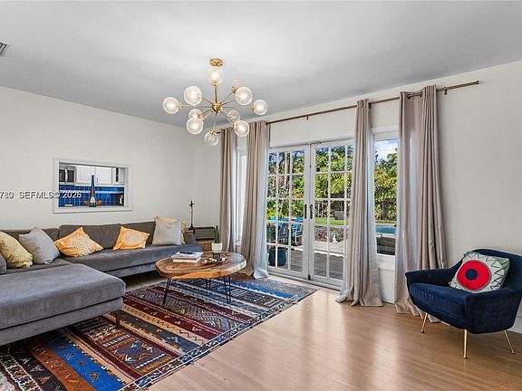 3rd image of 1875 Alamanda Dr