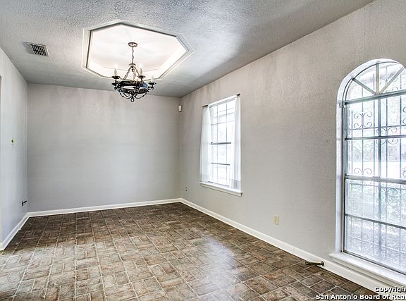 5th image of 108 Amerson Ln