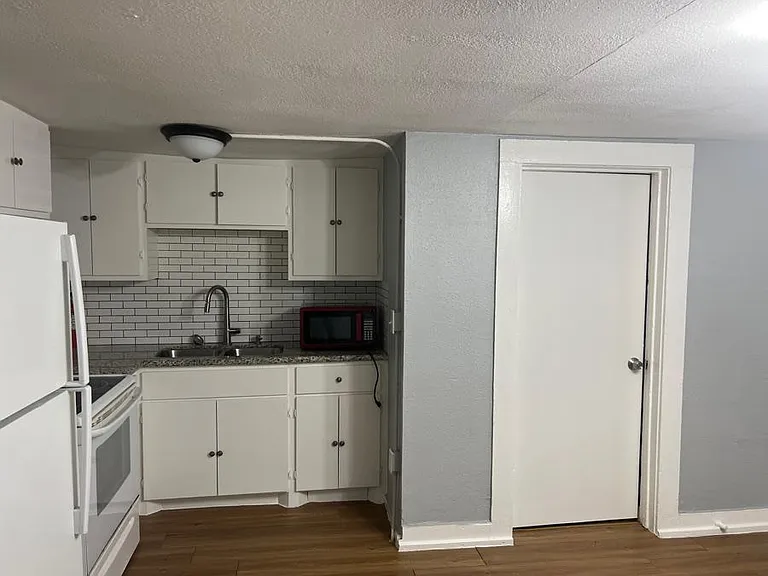 5103 Bell St #2 — Photo 3