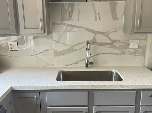 19 NE 24th St, Fort Lauderdale, FL 33305