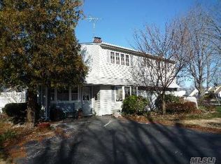 156 Blacksmith Rd, Levittown, NY 11756