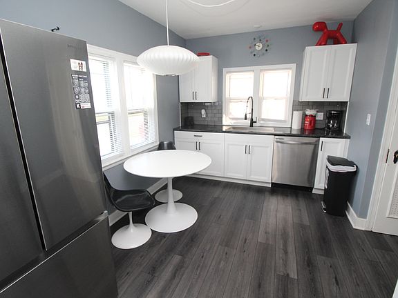 3rd image of 377 W 22nd St