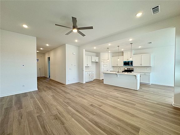 5th image of 2687 Relaxation Ave