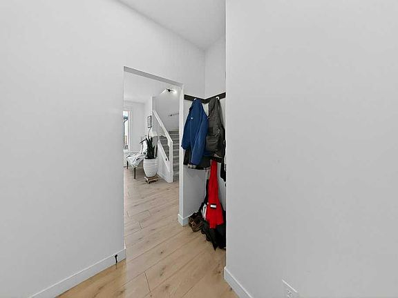 3rd image of 1170 Pacific Cir W