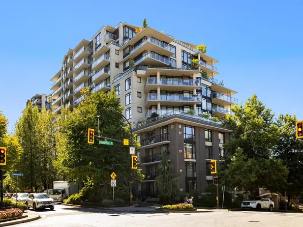175 W 1st St #205, North Vancouver, BC V7M 3N9