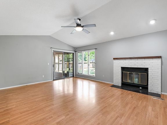 2nd image of 4034 Danbury St
