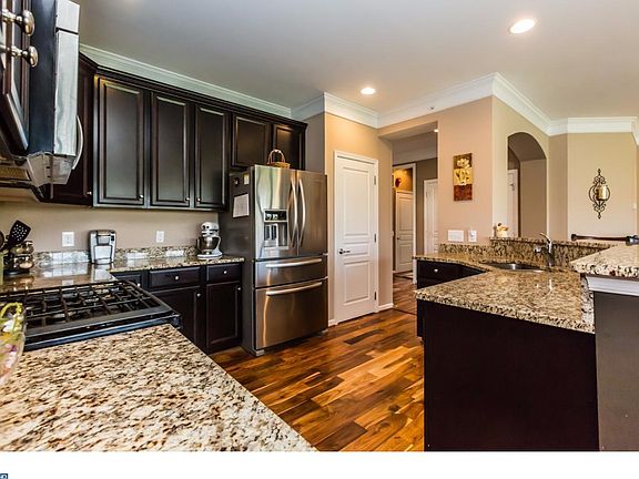 4th image of 467 Hallman Ct