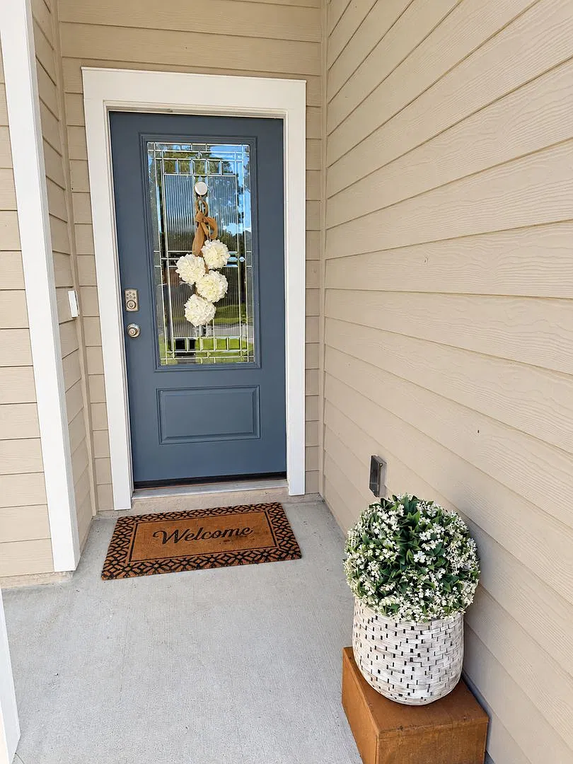 Better than new 4/4 & fenced yard — Photo 4