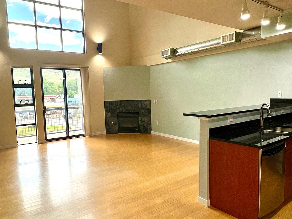 Great Room, Gas Fireplace, Kit. Sink & 
Counter