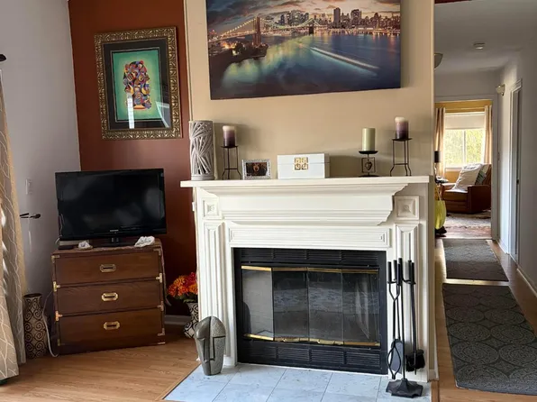 8408 Tamarron Dr, Plainsboro, NJ 08536