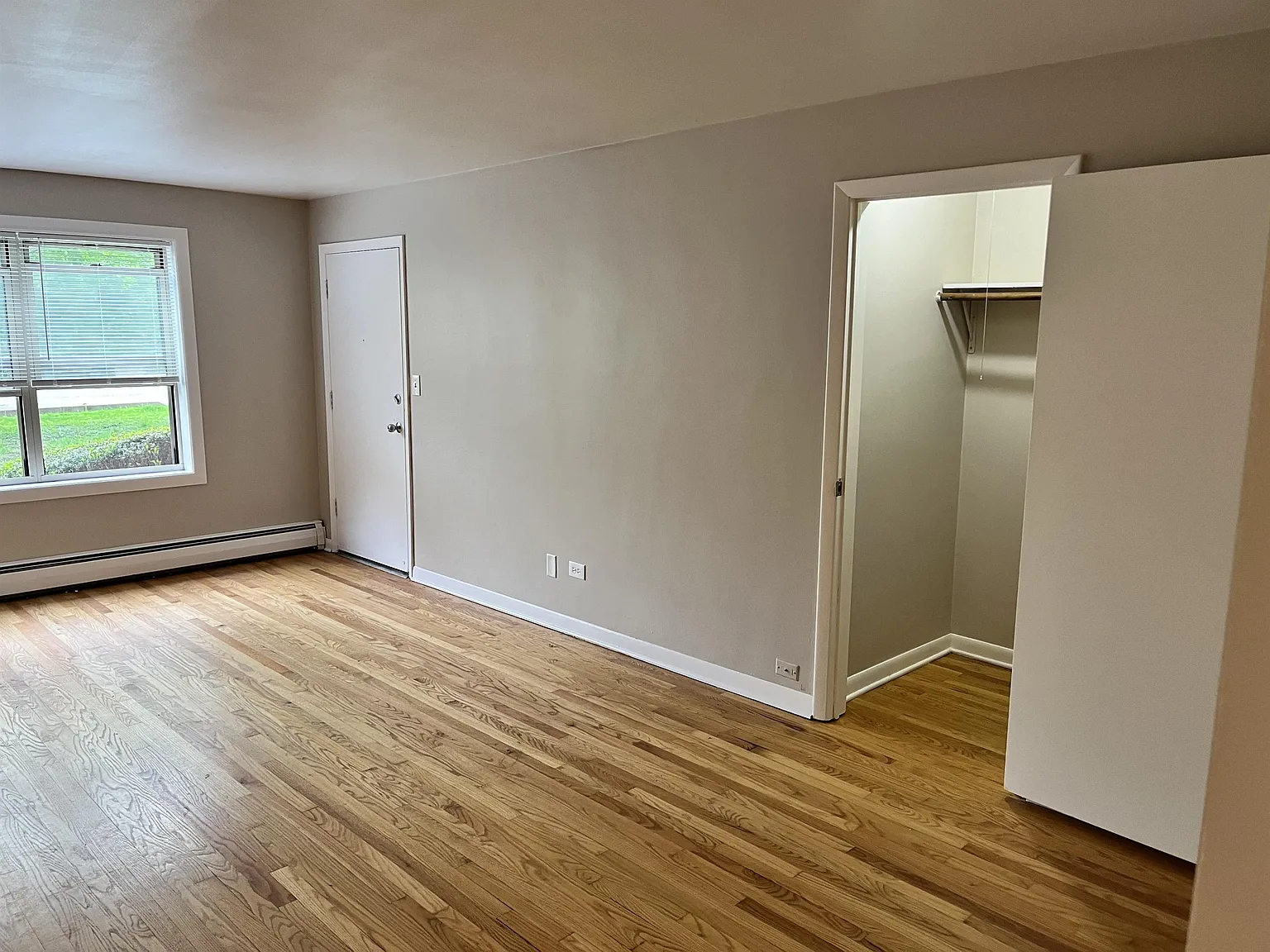 421 Burlington Ave — Photo 3