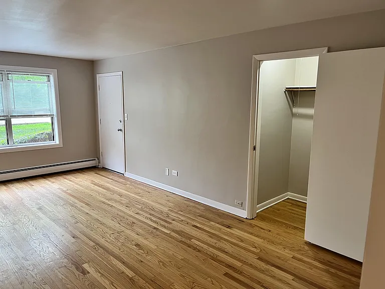 421 Burlington Ave — Photo 3