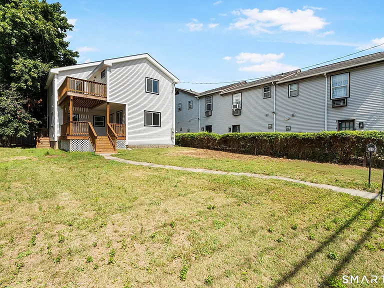 810 Brewster St — Photo 3