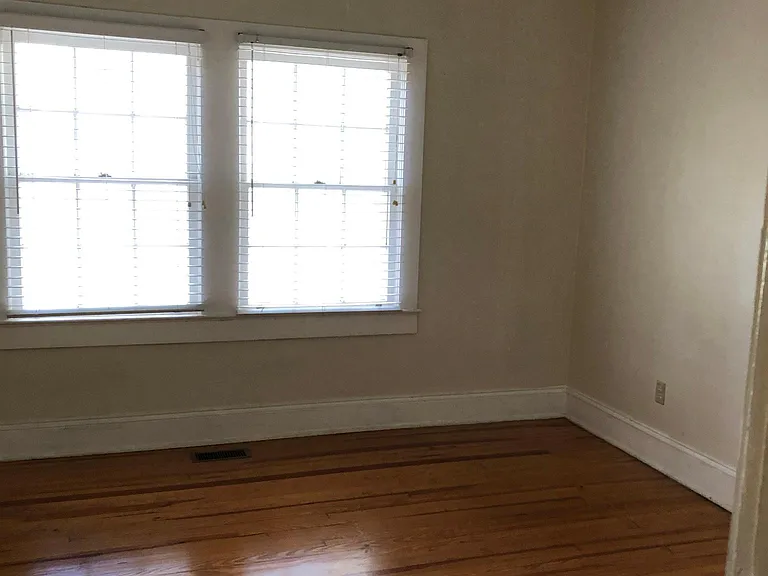 526 Glenview Dr — Photo 9