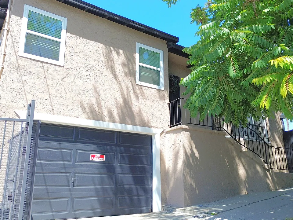 2421 Alcazar St