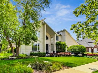 4401 Crescent Ln, Glenview, IL 60026