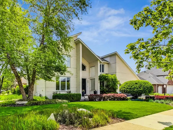 4401 Crescent Ln, Glenview, IL 60026