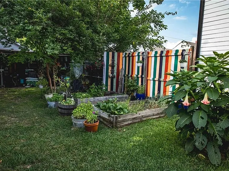 2261 N Derbigny St — Photo 11