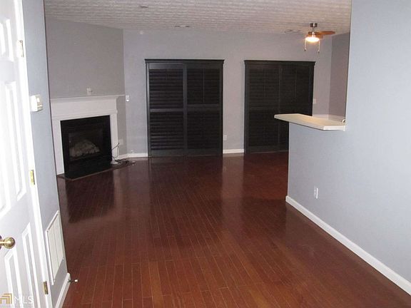 4th image of 445 Lantern Wood Dr