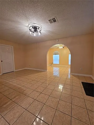 4 bed, 2.0 bath, 1492 sqft, $1,700 — Photo 4