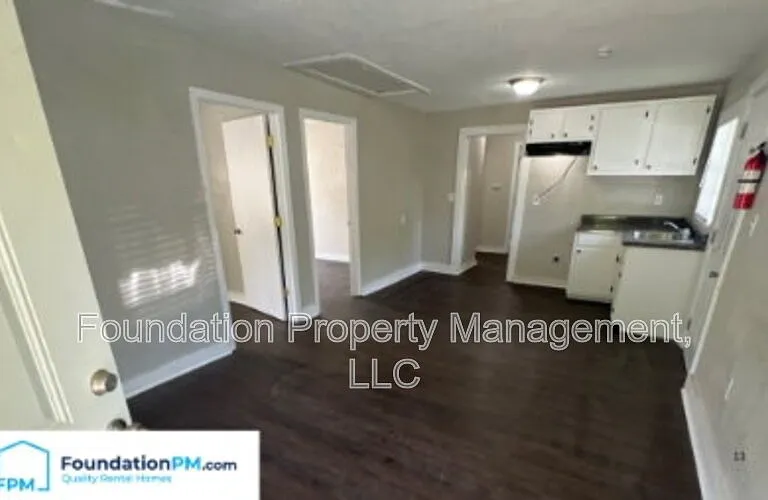 1371 E Trigg Ave — Photo 5