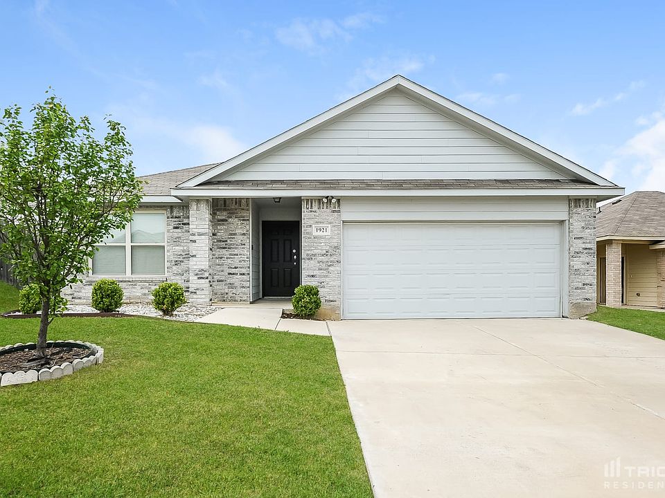 1st image of 1921 Alanbrooke Dr