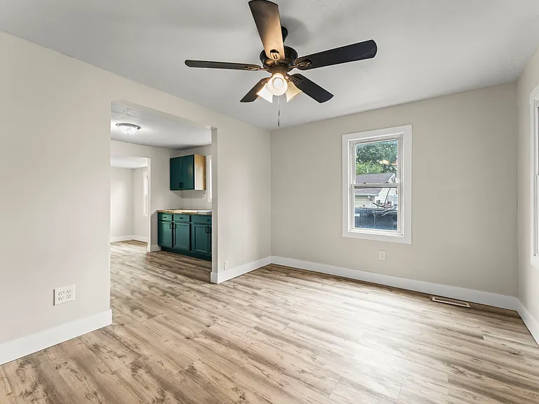 1021 S Maple Ave — Photo 35