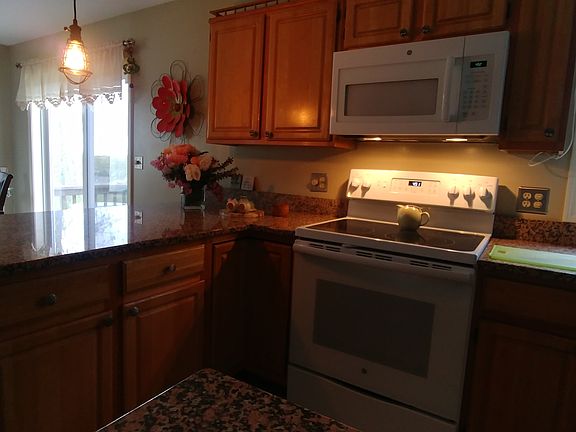 Breakfast bar, exit to deck