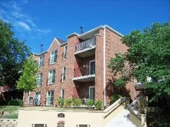 815 Leicester Rd APT 215A, Elk Grove Village, IL 60007