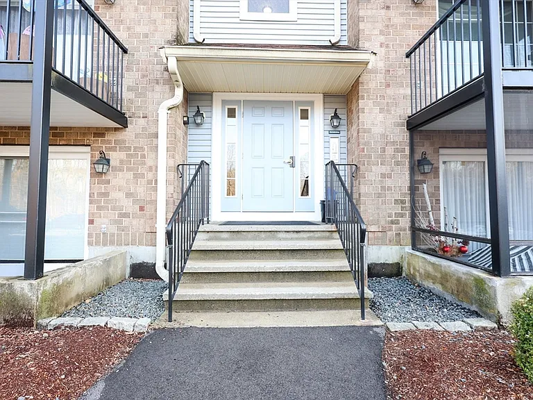 610 S Franklin St #B202 — Photo 4
