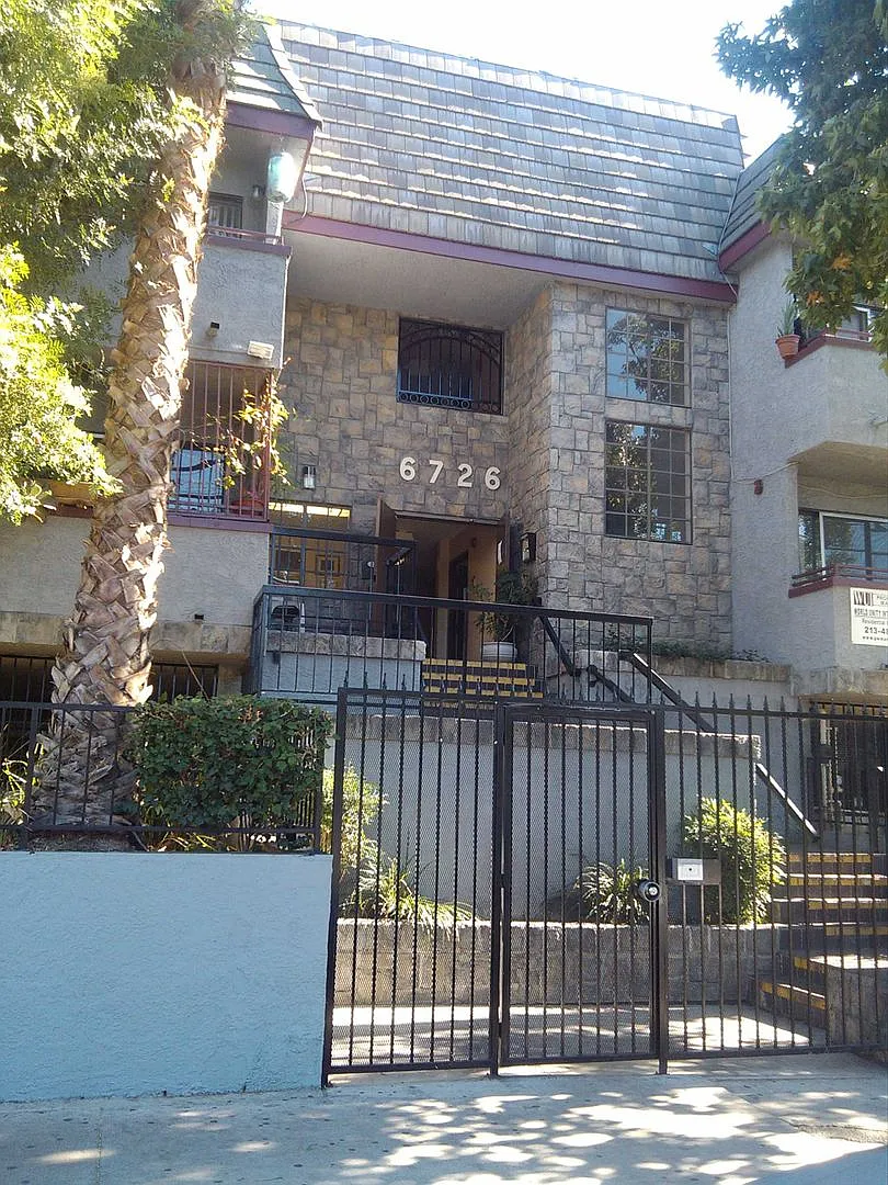 6726 WOODLEY — Photo 1
