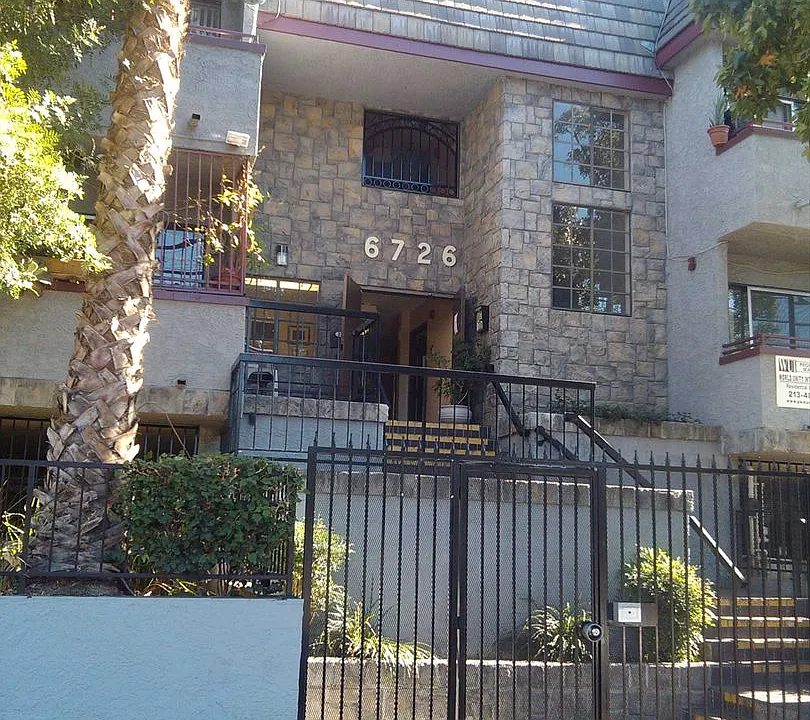 6726 WOODLEY