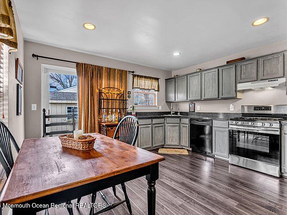 5th image of 501 Champlain Street