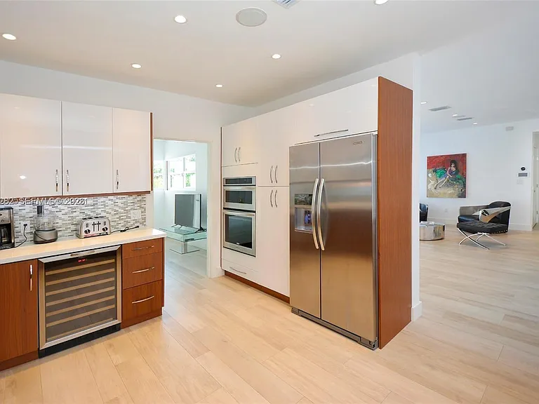 880 N Venetian Dr — Photo 9