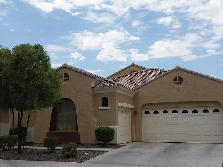 2417 E Iris Dr — Photo 1