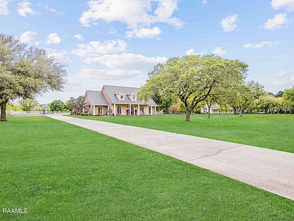5th image of 411 Copperfield Way