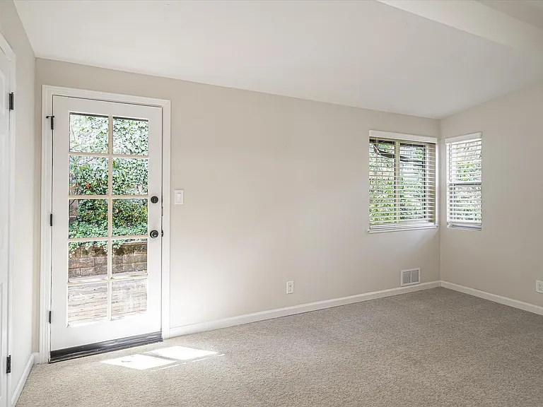 109 Cleland Ave — Photo 7