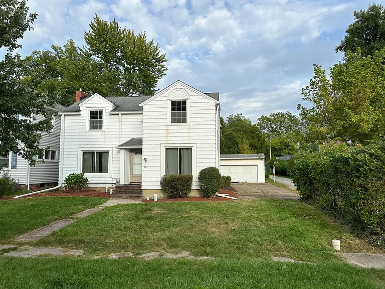 224 Runn St — Photo 3