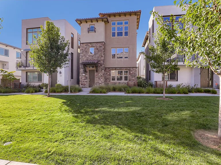 3072 Lina Loop — Photo 2