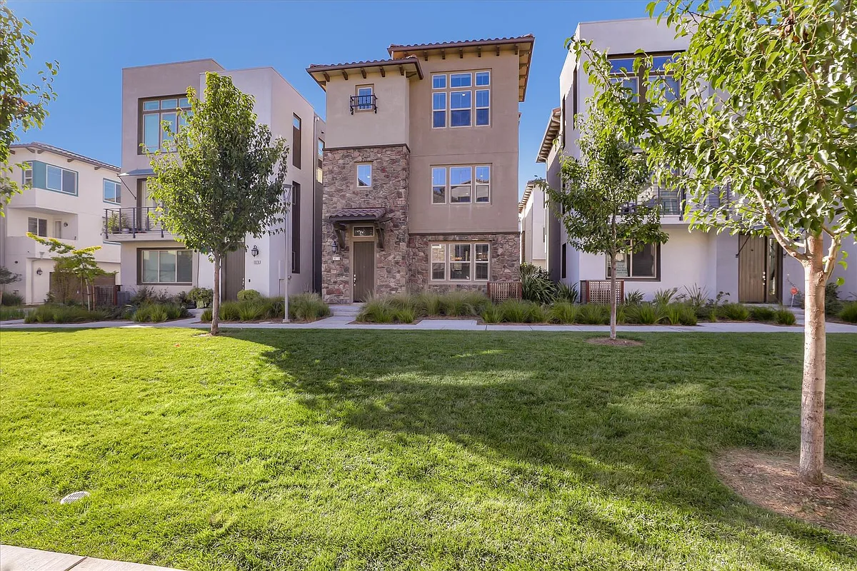 Building Photo - 3072 Lina Loop