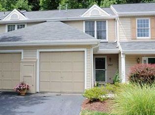 207 Commons Dr, Oakmont, PA 15139