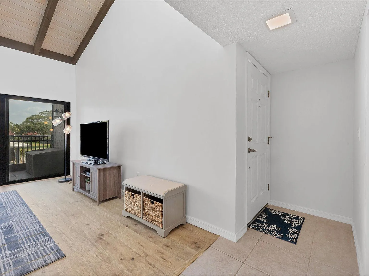 2 bed, 1205 sqft, $2,200 — Photo 4