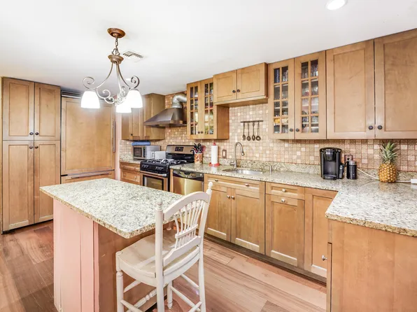 372 5th Street image 9 of 30